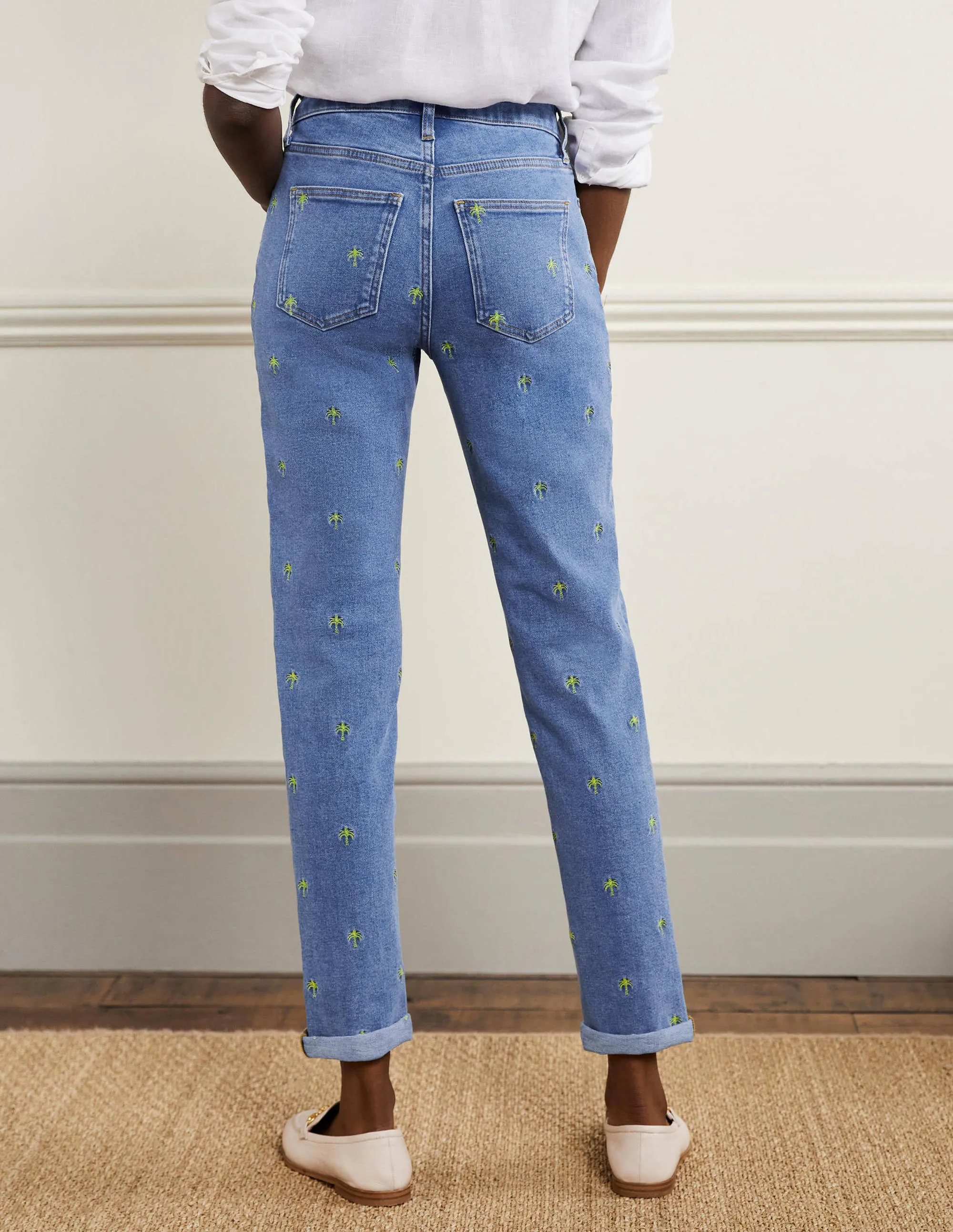 Girlfriend Jeans-Light Vintage. Embroidered