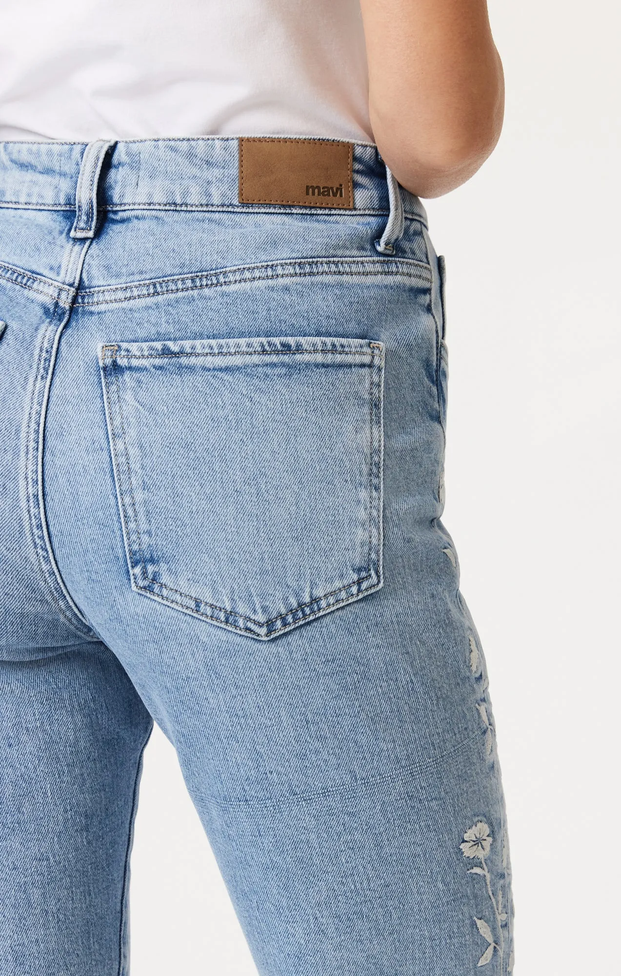 NEW YORK STRAIGHT LEG IN LIGHT BLUE BLOOM DENIM