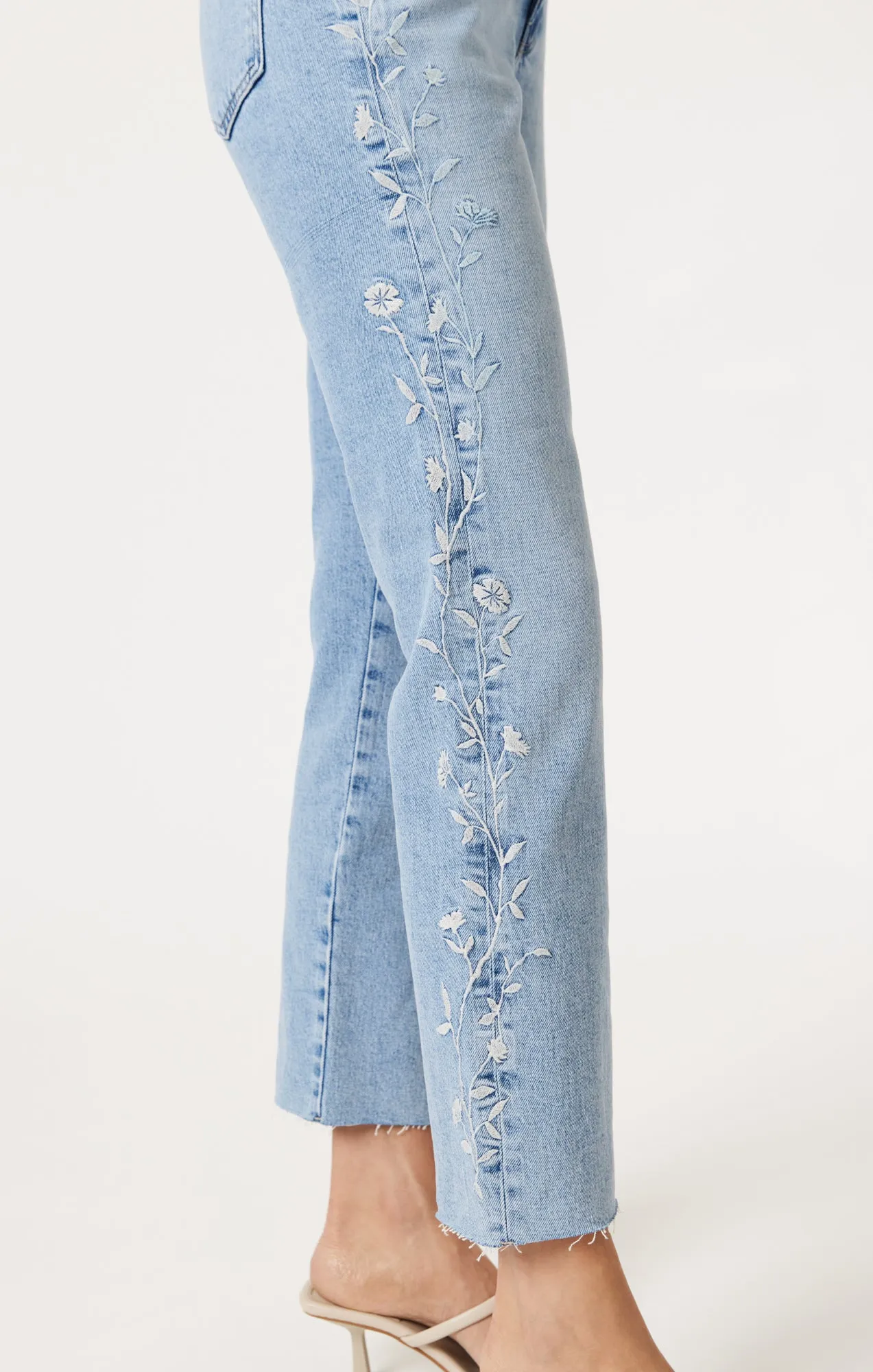 NEW YORK STRAIGHT LEG IN LIGHT BLUE BLOOM DENIM