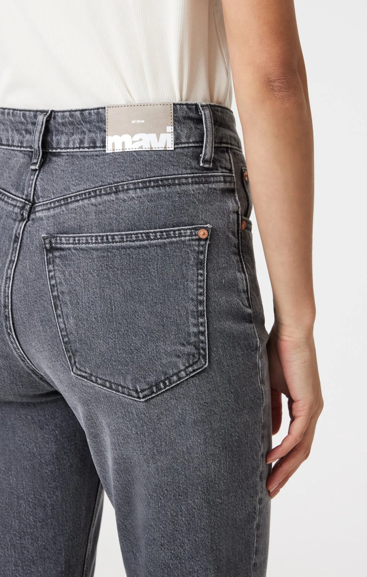 NEW YORK STRAIGHT LEG IN MID SMOKE CLASSIC BLUE