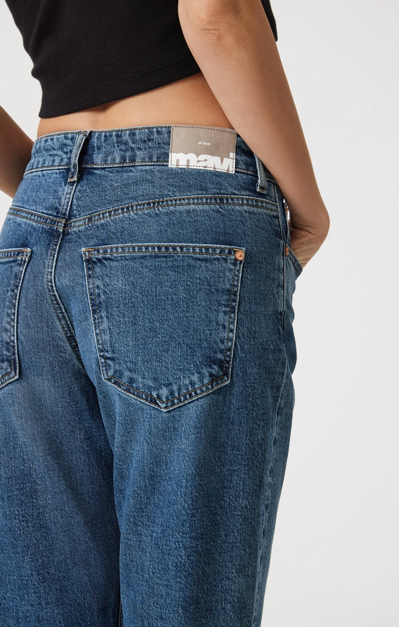 SAVANNAH CUFFED STRAIGHT LEG IN SHADED CLASSIC BLUE