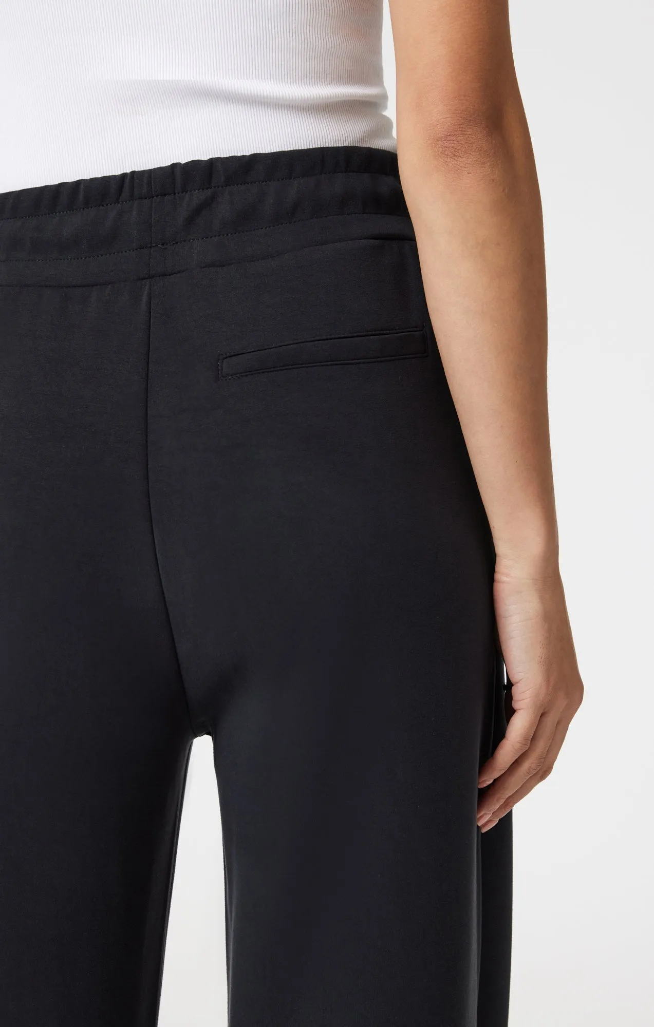 SPORTY LUXE TENCEL™ PANTS IN BLACK
