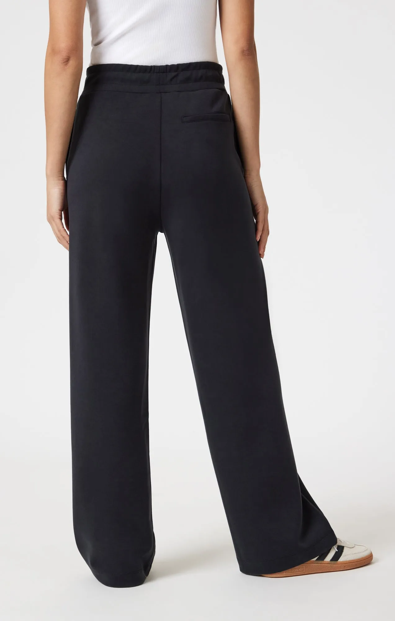 SPORTY LUXE TENCEL™ PANTS IN BLACK