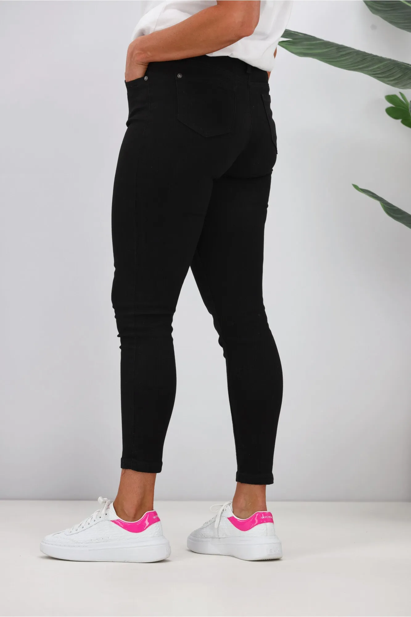 Wakee Denim Courtney Jean Black