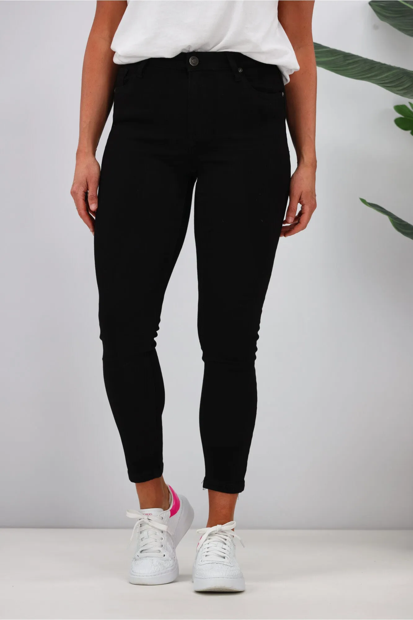 Wakee Denim Courtney Jean Black