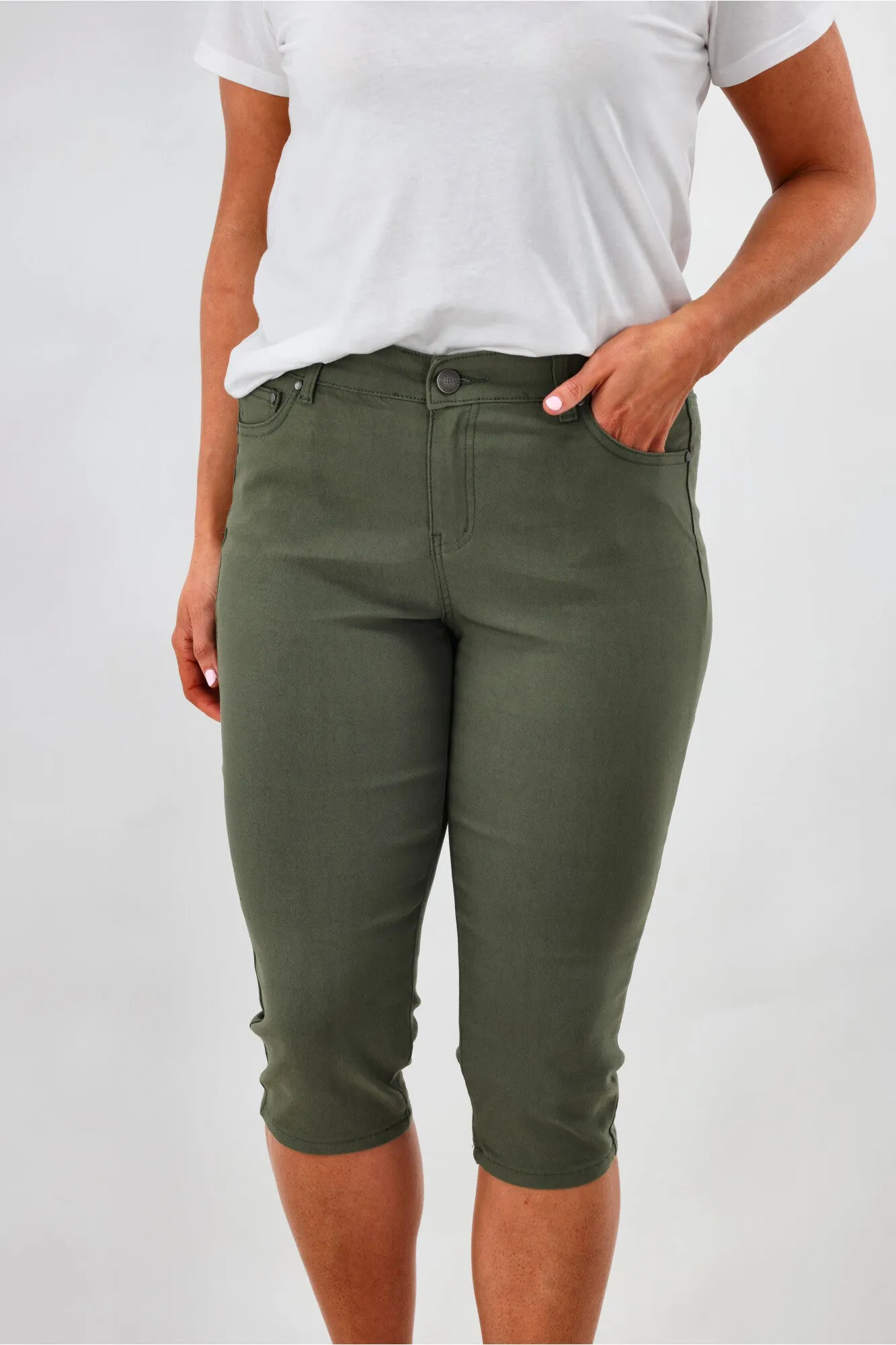 Wakee Mandy Capri Pants Khaki