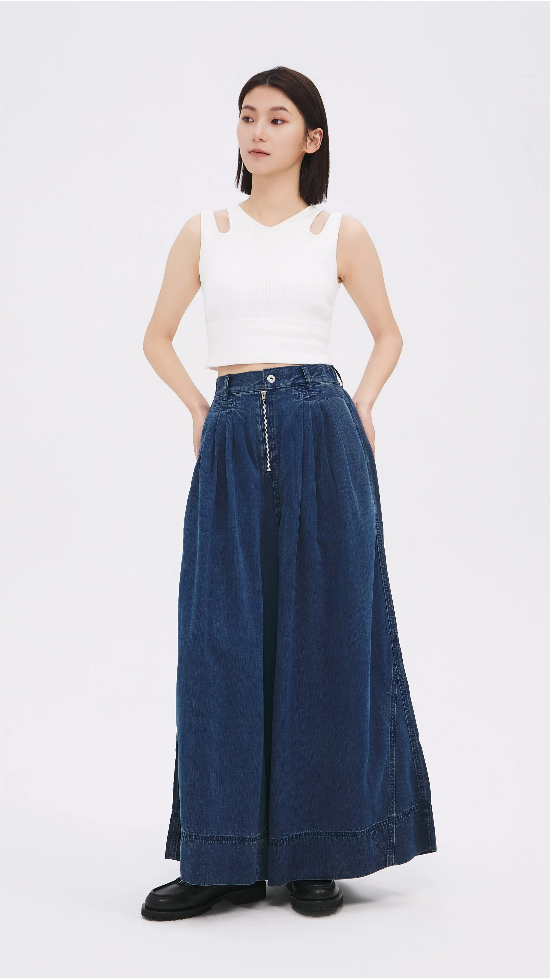 Wide-leg Jeans