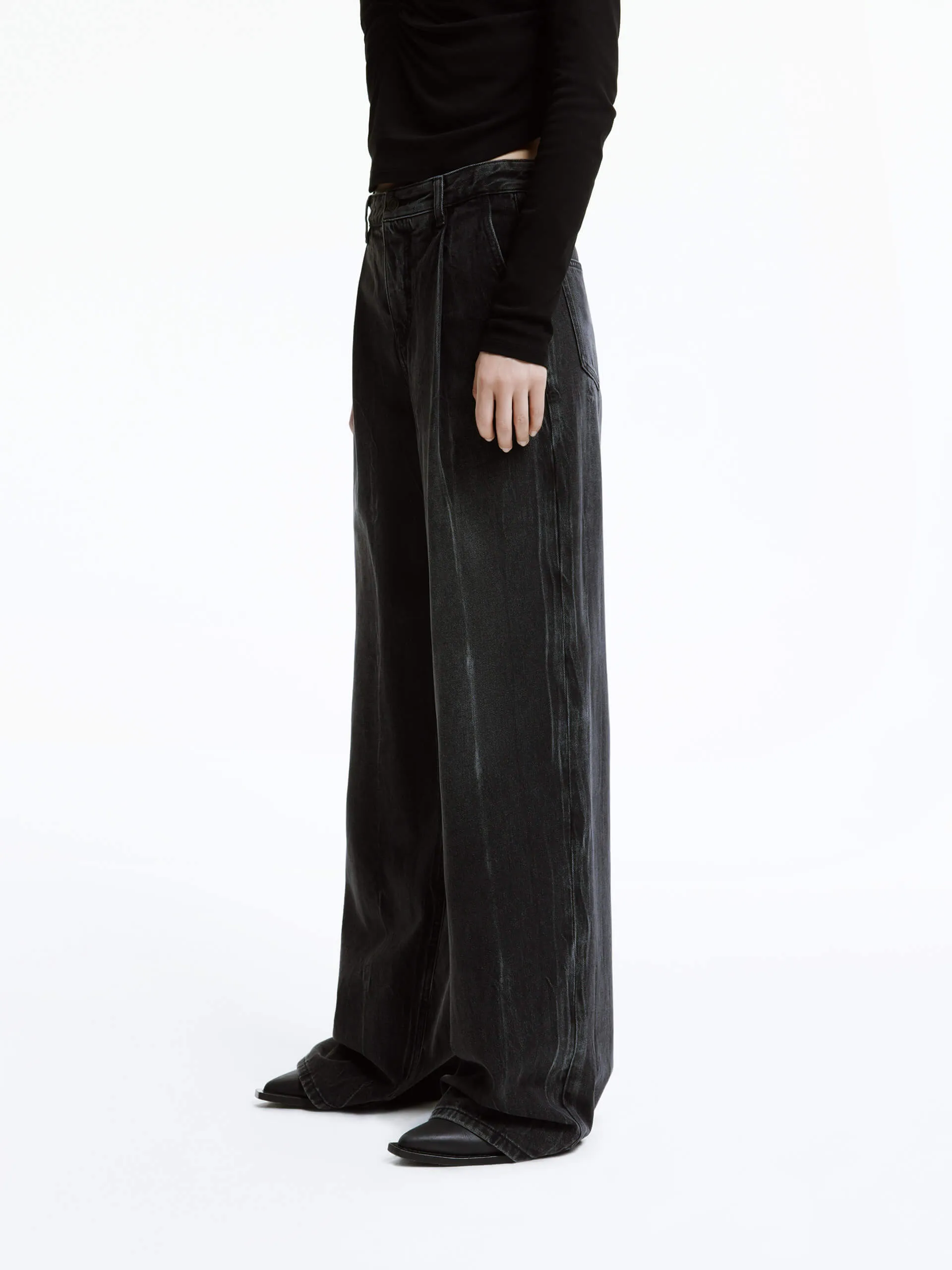 Wide Leg Pleated Jeans