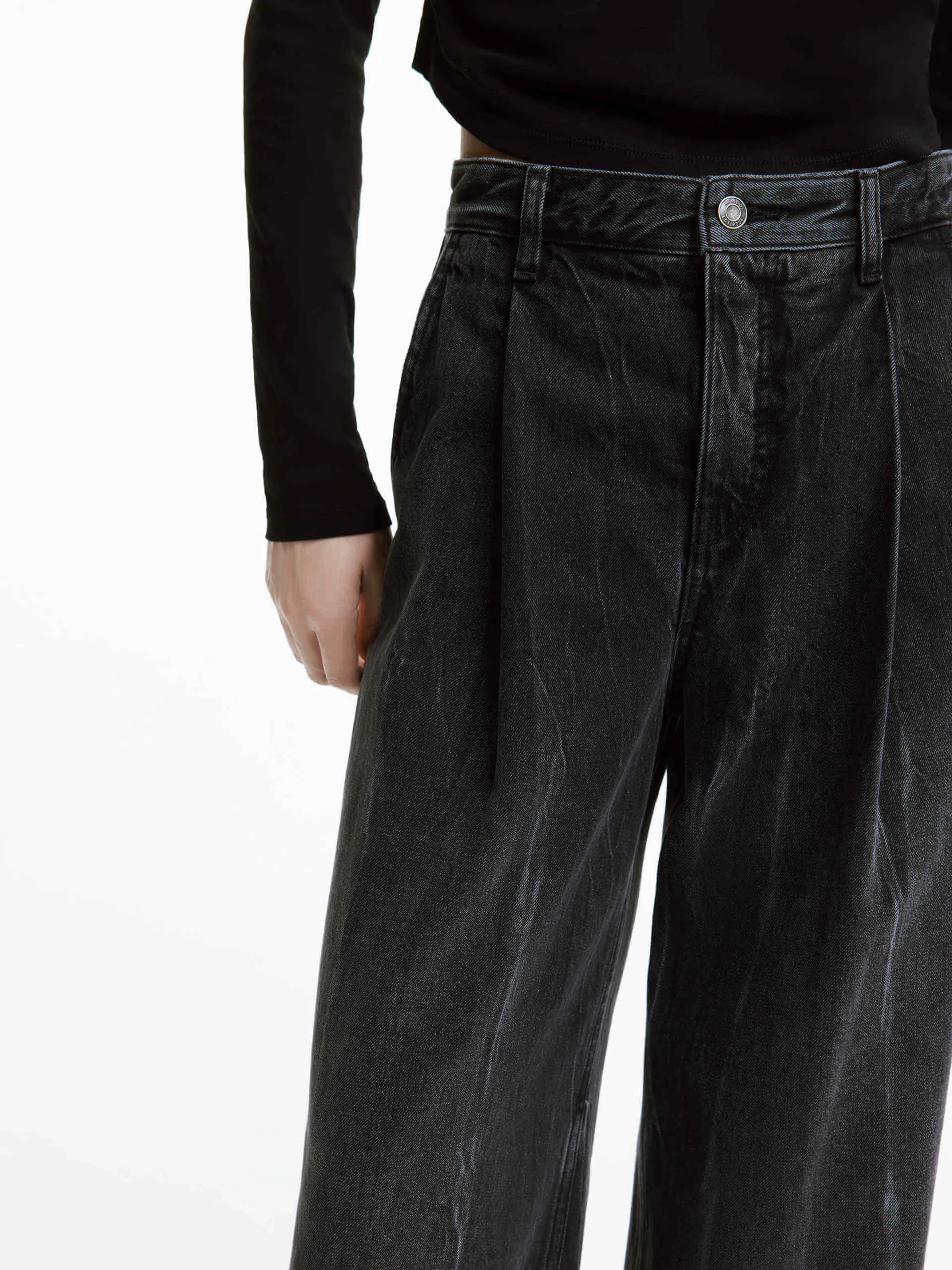 Wide Leg Pleated Jeans