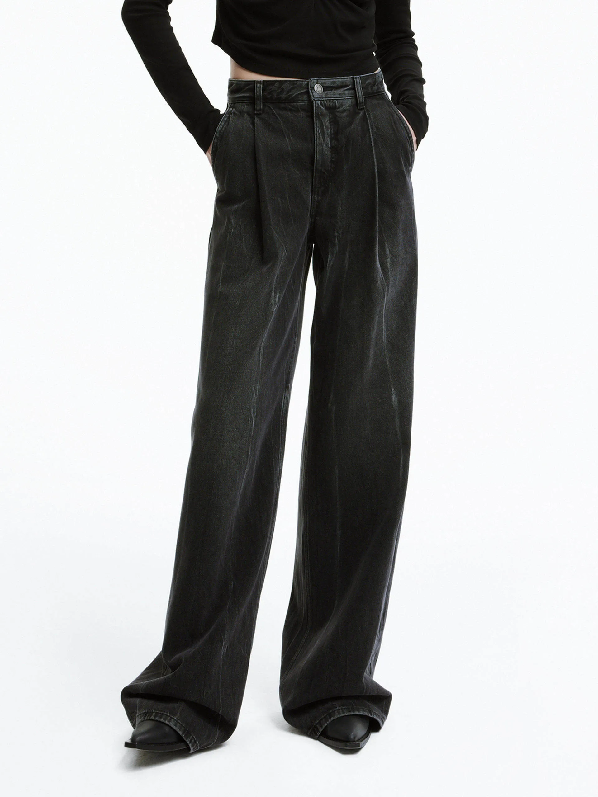 Wide Leg Pleated Jeans