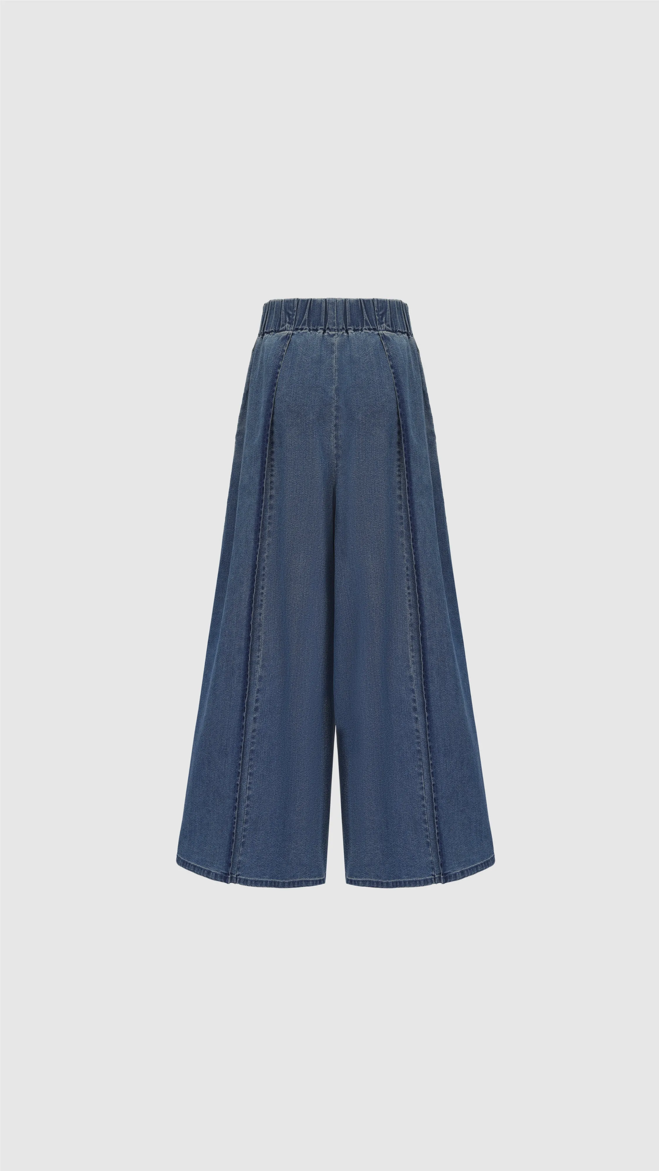 Wide-leg Tuck Jeans