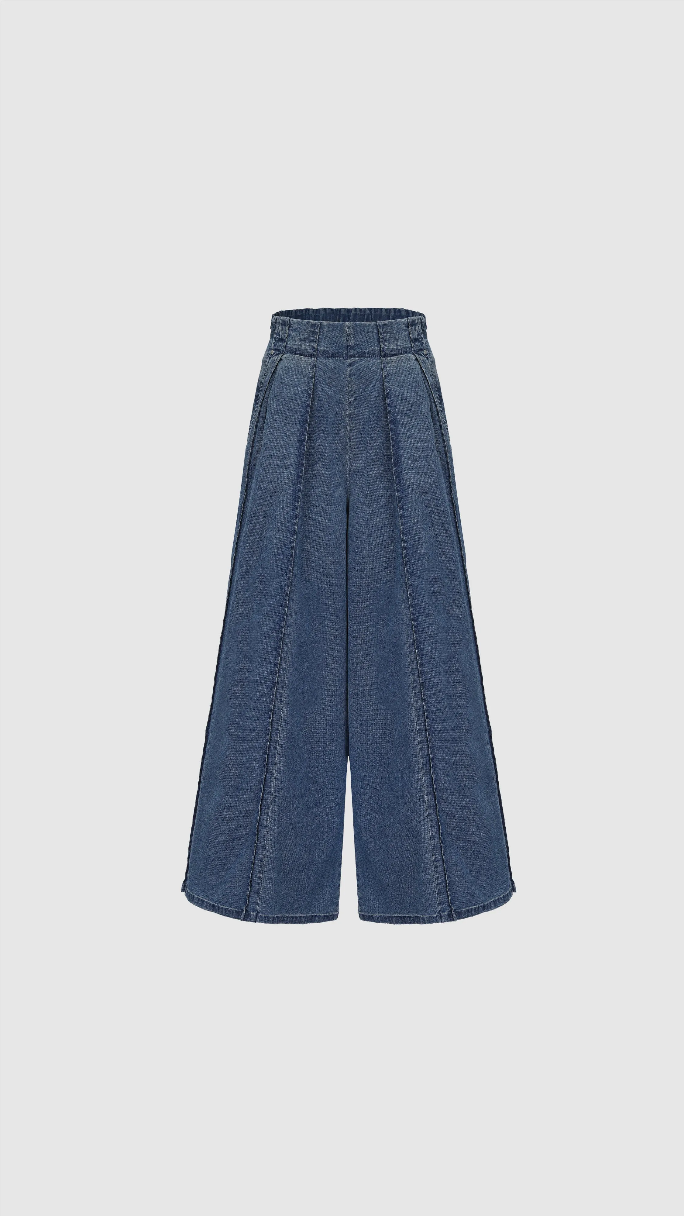 Wide-leg Tuck Jeans