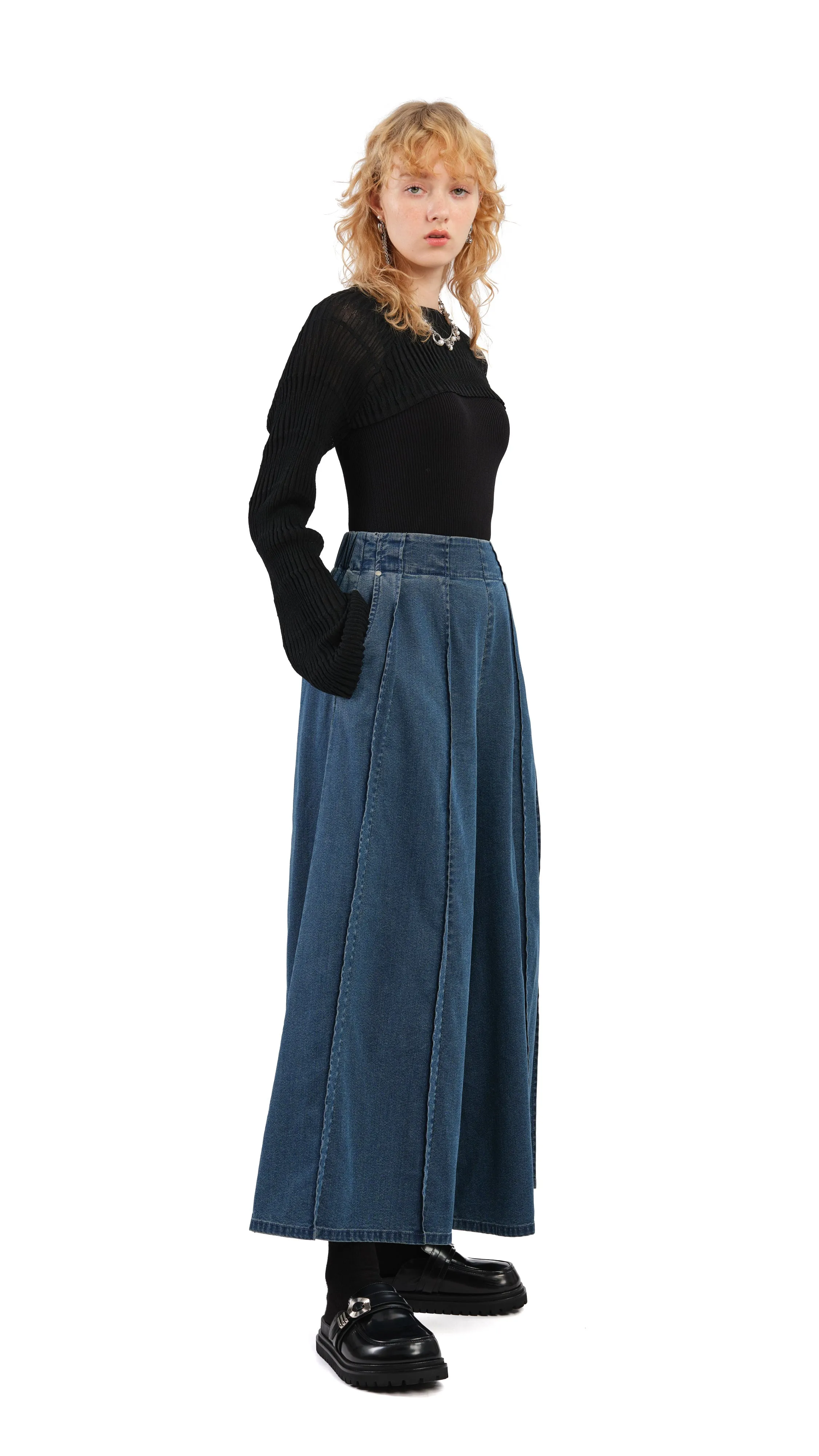 Wide-leg Tuck Jeans