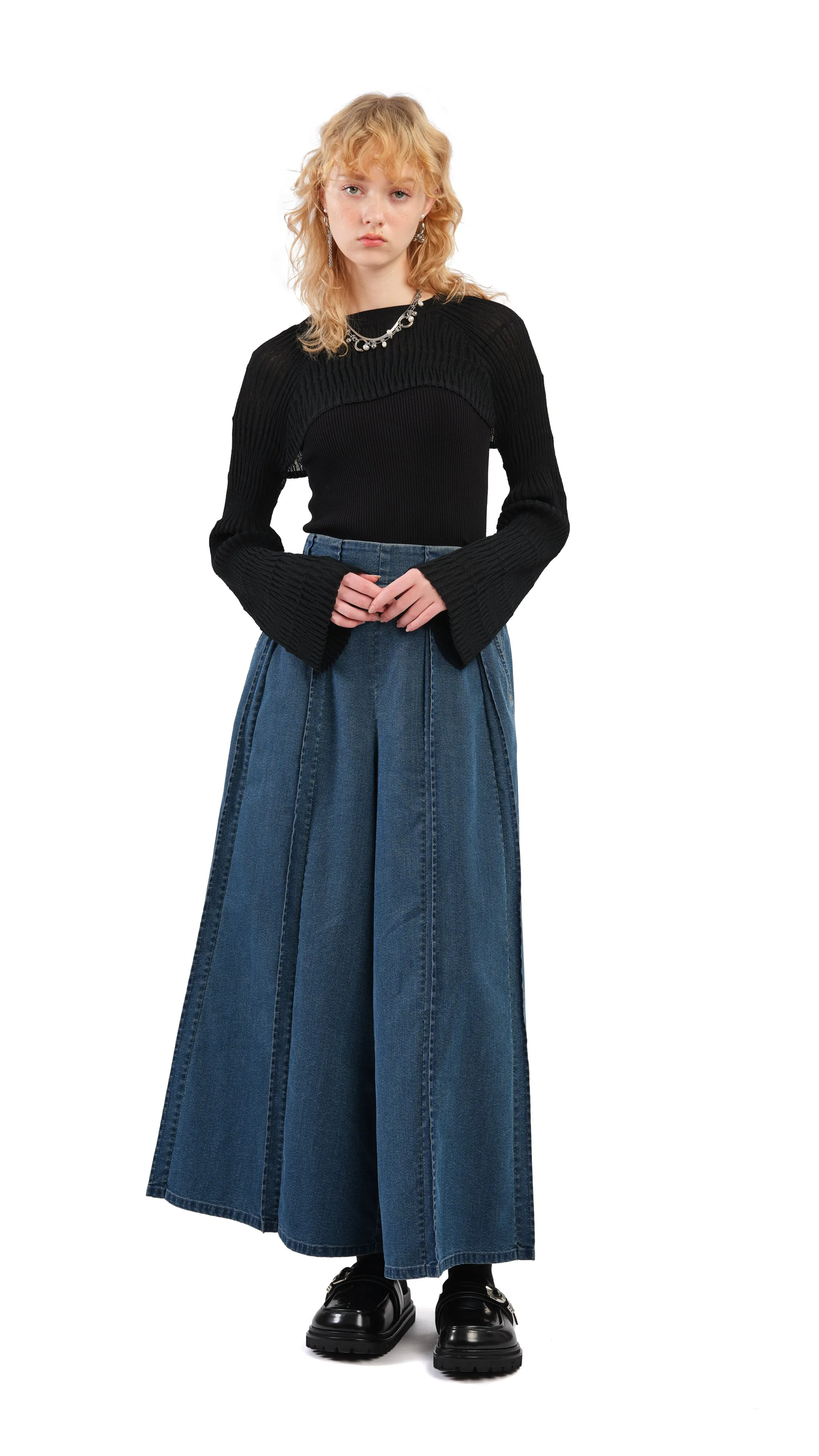 Wide-leg Tuck Jeans