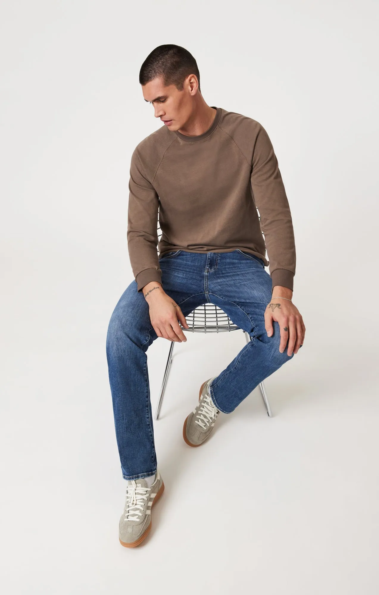 ZACH STRAIGHT LEG IN DARK BRUSHED CLASSIC BLUE