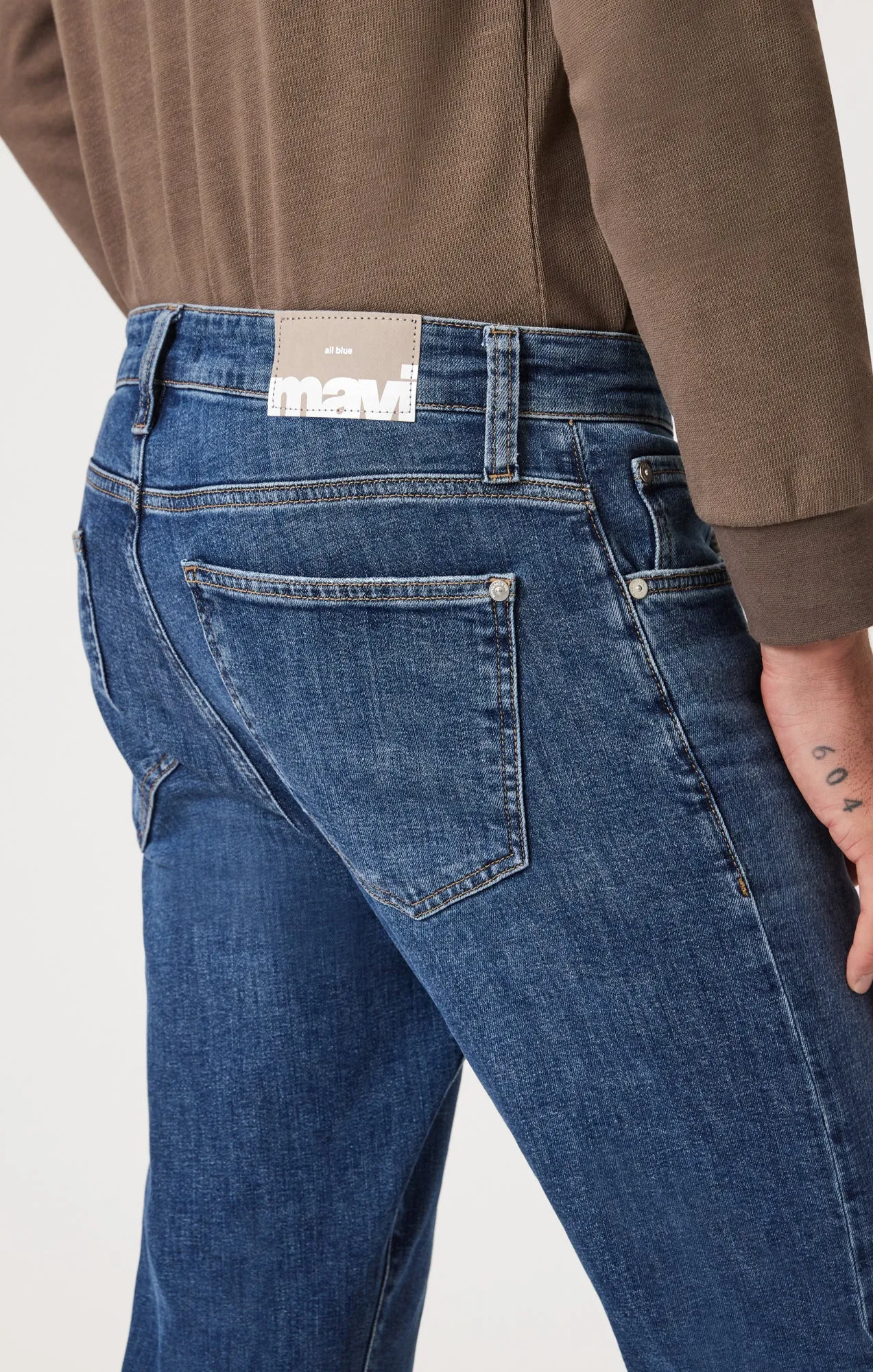 ZACH STRAIGHT LEG IN DARK BRUSHED CLASSIC BLUE