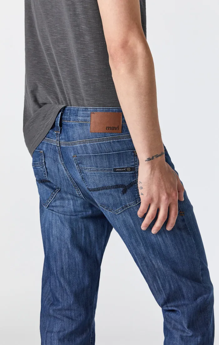 ZACH STRAIGHT LEG JEANS IN DARK MAUI