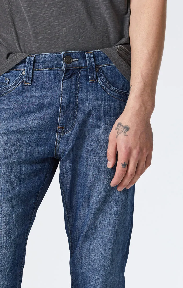 ZACH STRAIGHT LEG JEANS IN DARK MAUI