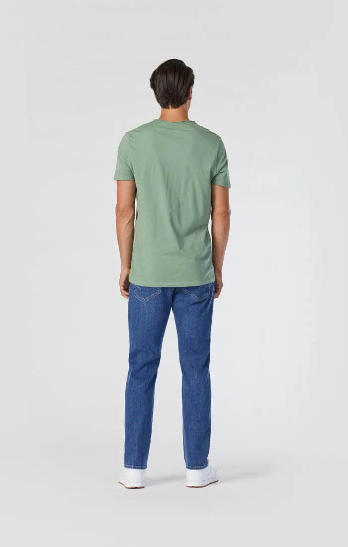 ZACH STRAIGHT LEG JEANS IN MID INDIGO BRUSHED WILLIAMSBURG