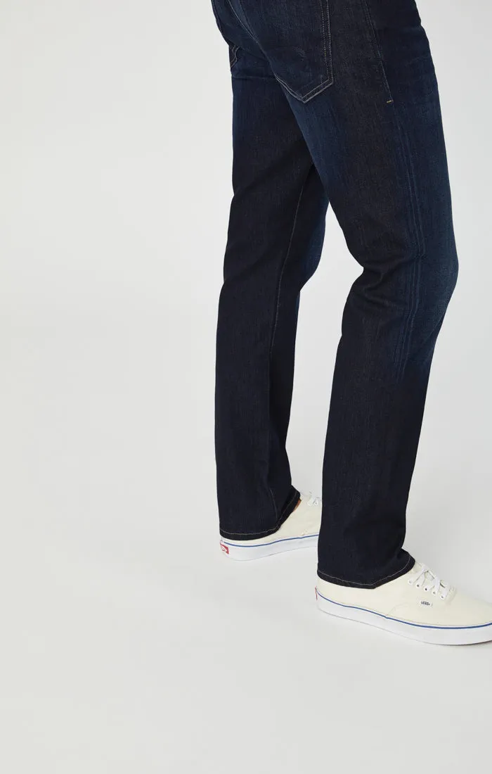 ZACH STRAIGHT LEG JEANS IN RINSE BRUSHED WILLIAMSBURG