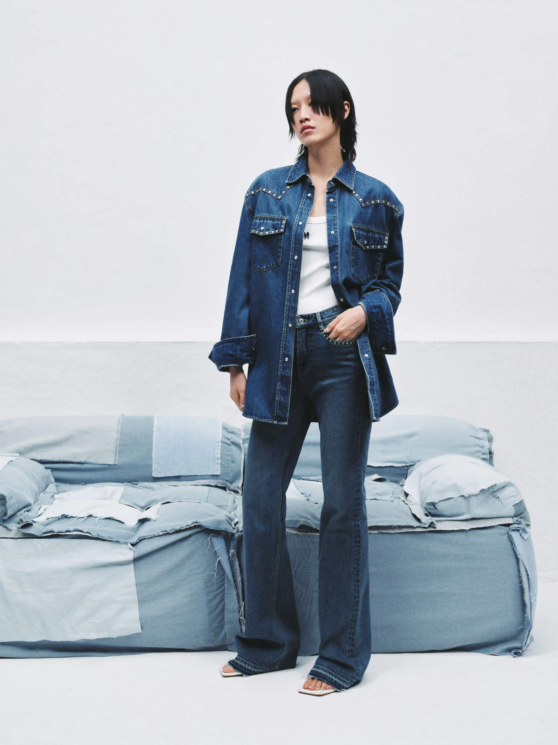 Zircon Detail Straight Jeans