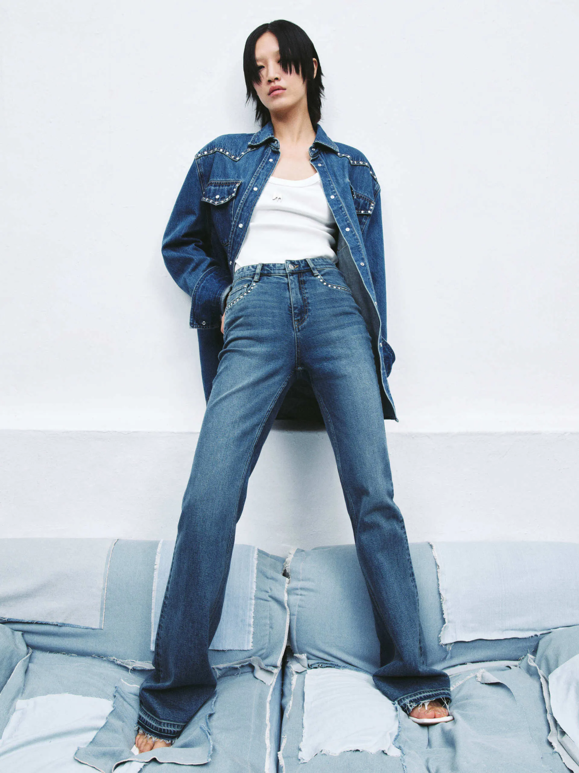 Zircon Detail Straight Jeans