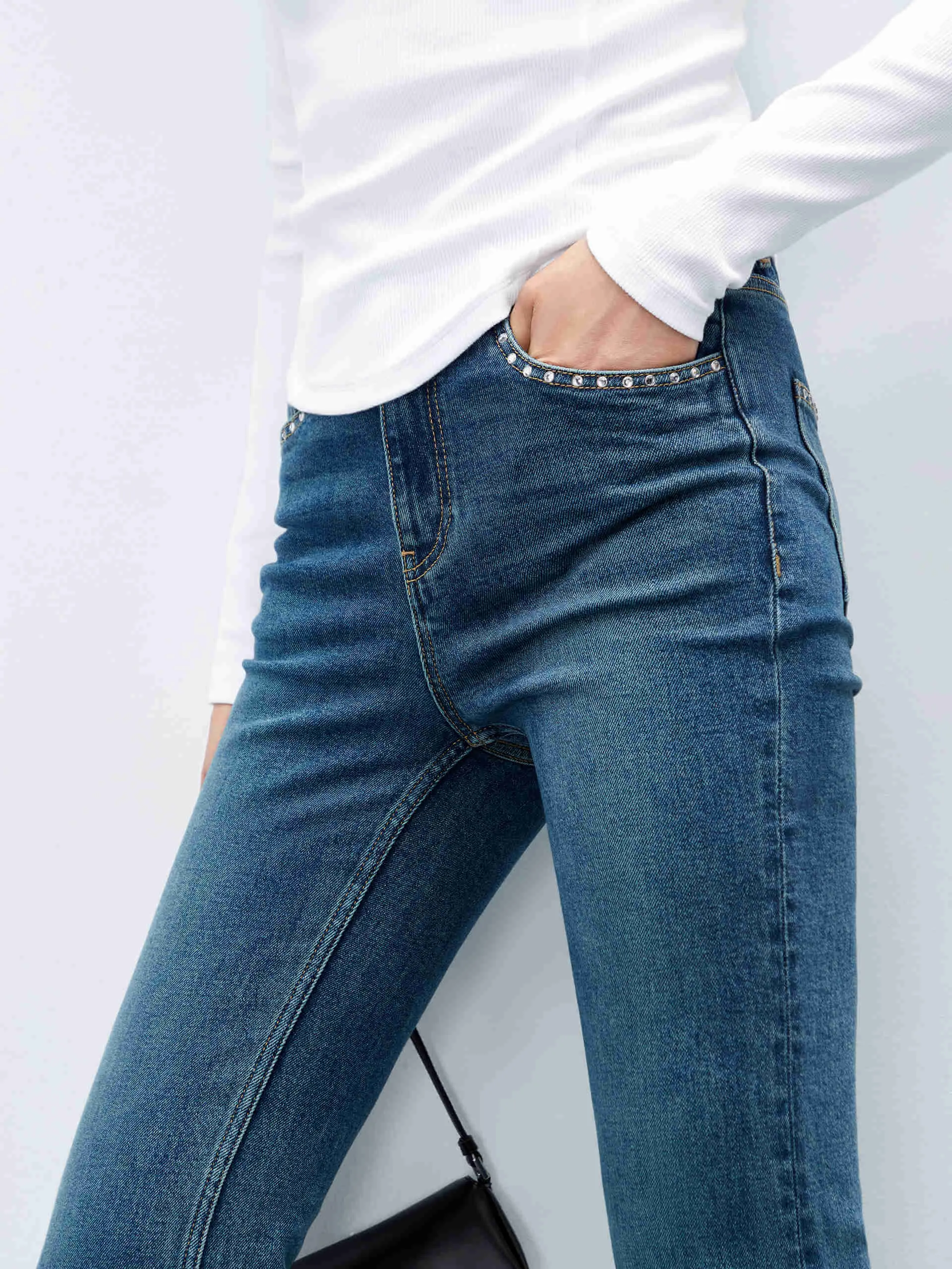 Zircon Detail Straight Jeans